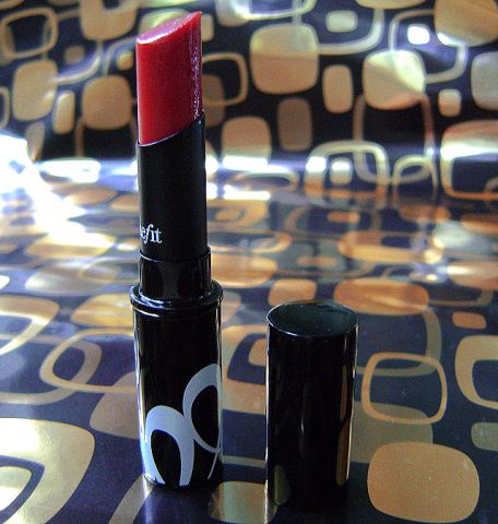 Помада для губ «Silky-Finish Lipstick» (оттенок Frenched) от Benefit фото 3 Помада для губ «Silky-Finish Lipstick» (оттенок Frenched) от Benefit фото 3