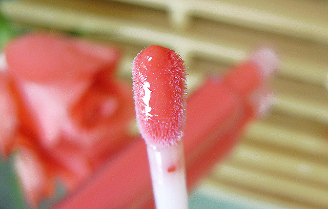 Блеск для губ &laquo;ColorBurst Lipgloss Lip Shine&raquo; (оттенок Papaya) от Revlon фото 3