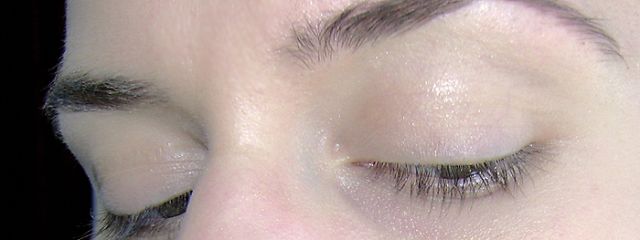 Устойчивые кремовые тени/подводка для глаз «Creaseless Cream Eyeshadow/Liner» от Benefit фото 9 Устойчивые кремовые тени/подводка для глаз «Creaseless Cream Eyeshadow/Liner» от Benefit фото 9