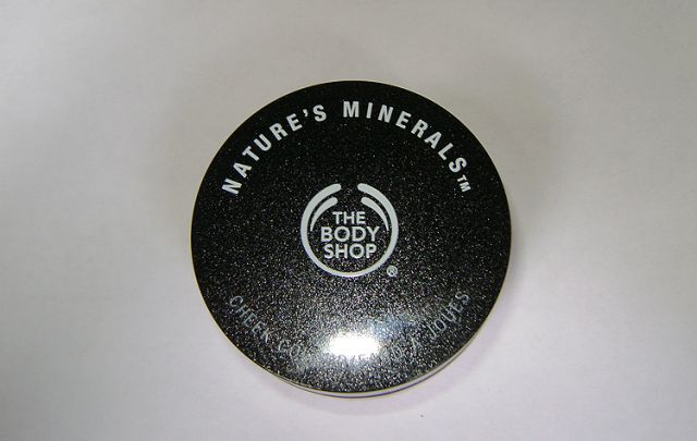 Минеральные рассыпчатые румяна Nature&rsquo;s Minerals, оттенок 01 Pink Quartz от The Body Shop фото 1