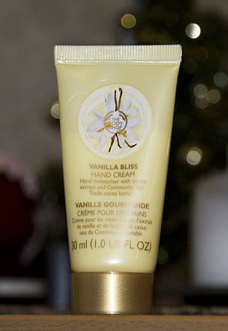 Крем для рук &laquo;Нежная ваниль&raquo; от The Body Shop фото 1