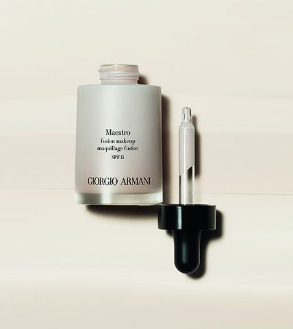 Новинка: Giorgio Armani Maestro Fusion Makeup SPF 15 фото 2 Новинка: Giorgio Armani Maestro Fusion Makeup SPF 15 фото 2