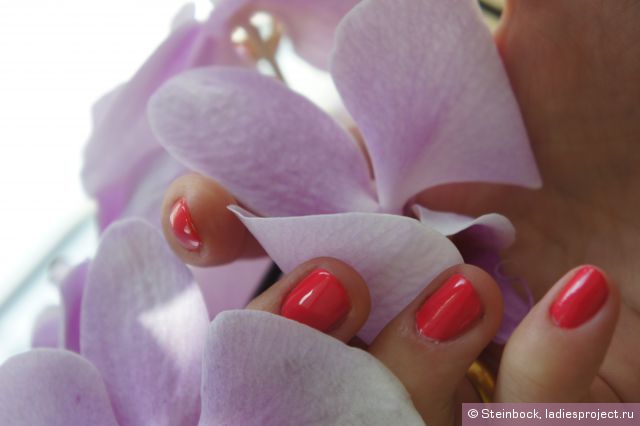 Лак для ногтей из серии Couture de Minnie (оттенок № NLM56A Definite Moust Have) от OPI фото 10