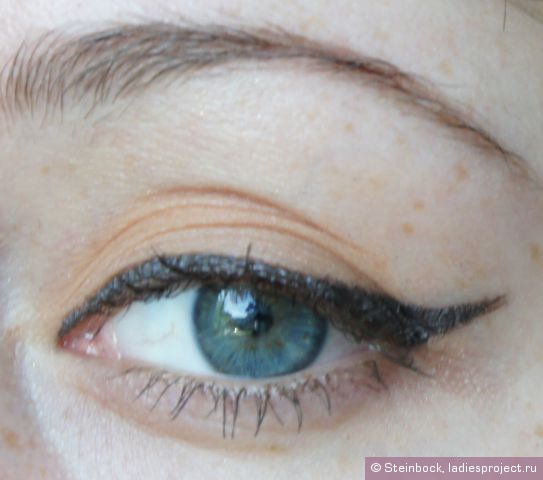 Тени для век Luminizing Satin Eye Color (оттенок BE202) от Shiseido фото 7