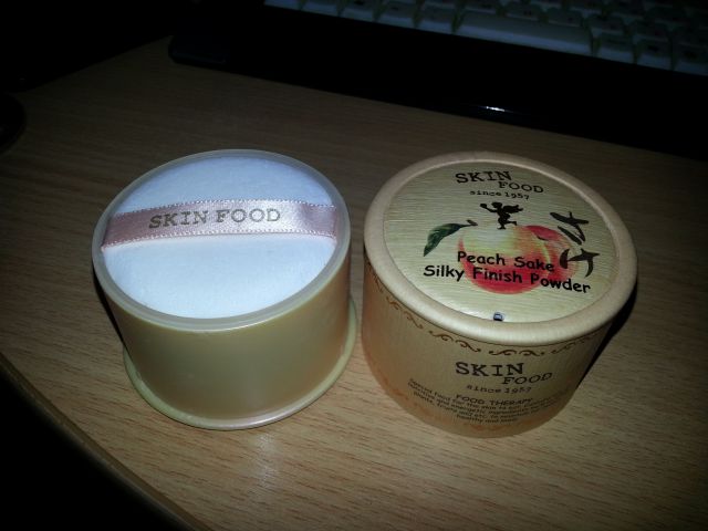 Рассыпчатая пудра Peach Sake silky finish powder от Skinfood фото 2