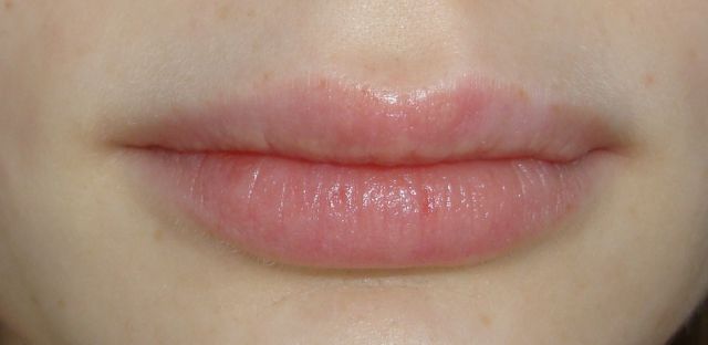 Увлажняющий блеск для губ с маслом жожоба от Avon фото 1