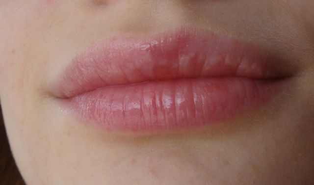 Увлажняющий блеск для губ с маслом жожоба от Avon фото 2