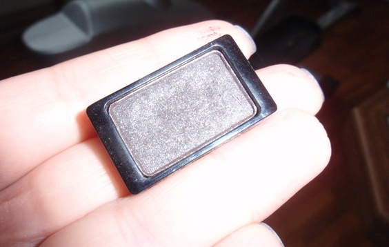 Перламутровые тени для век Eye Shadow Pearl №02 от Artdeco фото 2