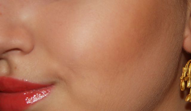 Бронзирующая пудра для лица Hoola от Benefit фото 5