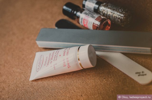 Крем для рук и ногтей "Jeunesse des Mains" от Clarins фото 2 Крем для рук и ногтей "Jeunesse des Mains" от Clarins фото 2