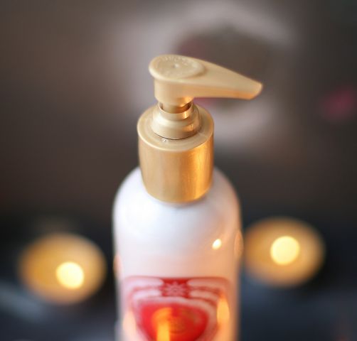Мерцающее молочко для тела "Сочная клюква" от The Body Shop фото 2