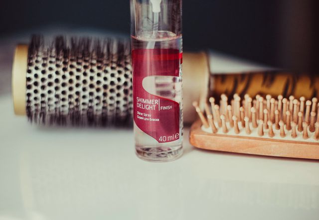 Спрей для блеска Shimmer Delight от Wella фото 2 Спрей для блеска Shimmer Delight от Wella фото 2