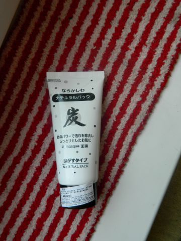 Угольная маска для лица от черных точек от Daiso фото 1