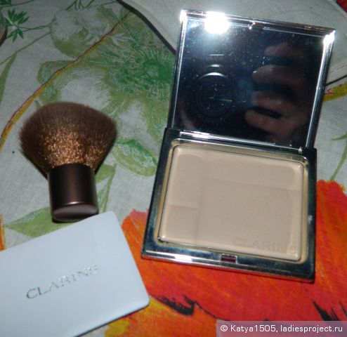 Компактная пудра с матирующим эффектом Ever Matte (оттенок № 01 Transparent light) от Clarins фото 1