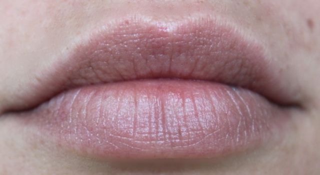 Губная помада High Impact Lip Colour SPF 15 (оттенок № 19 Extreme Pink) от Clinique фото 6 Губная помада High Impact Lip Colour SPF 15 (оттенок № 19 Extreme Pink) от Clinique фото 6