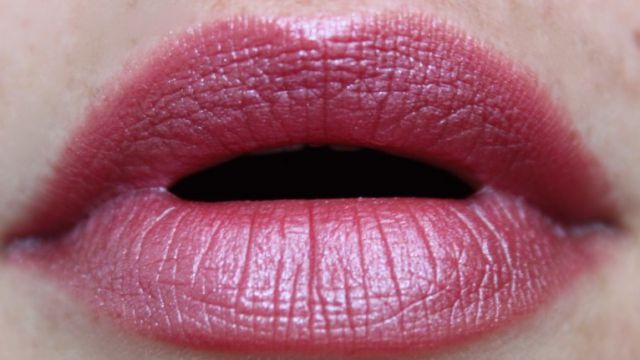 Губная помада High Impact Lip Colour SPF 15 (оттенок № 19 Extreme Pink) от Clinique фото 8 Губная помада High Impact Lip Colour SPF 15 (оттенок № 19 Extreme Pink) от Clinique фото 8