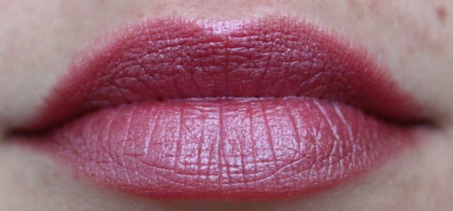 Губная помада High Impact Lip Colour SPF 15 (оттенок № 19 Extreme Pink) от Clinique фото 9 Губная помада High Impact Lip Colour SPF 15 (оттенок № 19 Extreme Pink) от Clinique фото 9